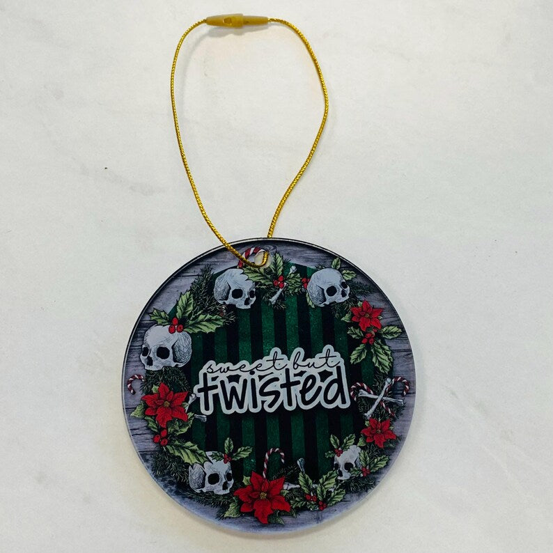 “Sweet but Twisted” Skull Wreath Ornament – A Darkly Festive Charm