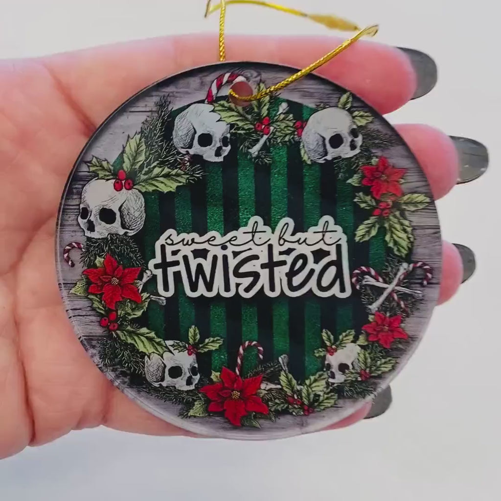 “Sweet but Twisted” Skull Wreath Ornament – A Darkly Festive Charm